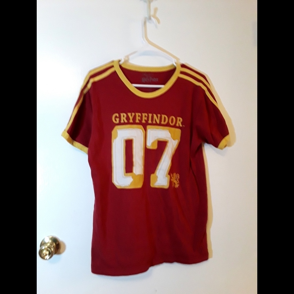 Harry Potter Gryffindor burgundy size small shirt